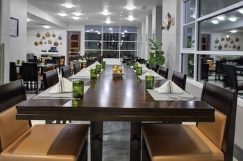 Holiday Inn Windsor Wine Country in Windsor, California