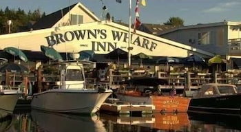Brown's Wharf Inn Brown's Wharf Inn