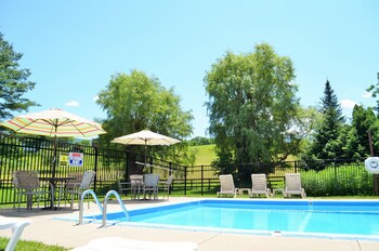 Pet Friendly Hotels Near Hopkins Observatory In Williamstown From Maple Terrace Motel