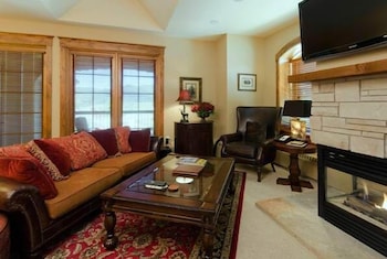 Highmark Steamboat Springs - HM5D by RedAwning Highmark Steamboat Springs - HM5D by RedAwning