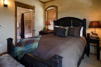 Highmark Steamboat Springs - HM5E by RedAwning Highmark Steamboat Springs - HM5E by RedAwning