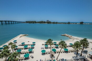 DreamView Beachfront Hotel & Resort in Clearwater Beach, Florida