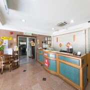 蒲杜中央車站 OYO 飯店