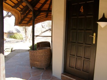 Bungalow (Room 4 One-Double Bed Bungalow )