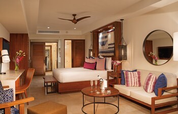 Junior Suite Tropical View (King Bed)