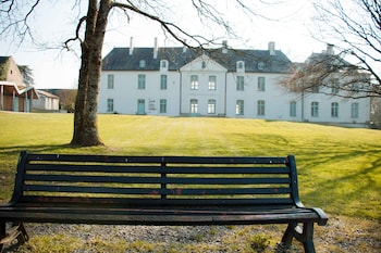 tarifs reservation hotels SURPRENANTES - Château du Pé