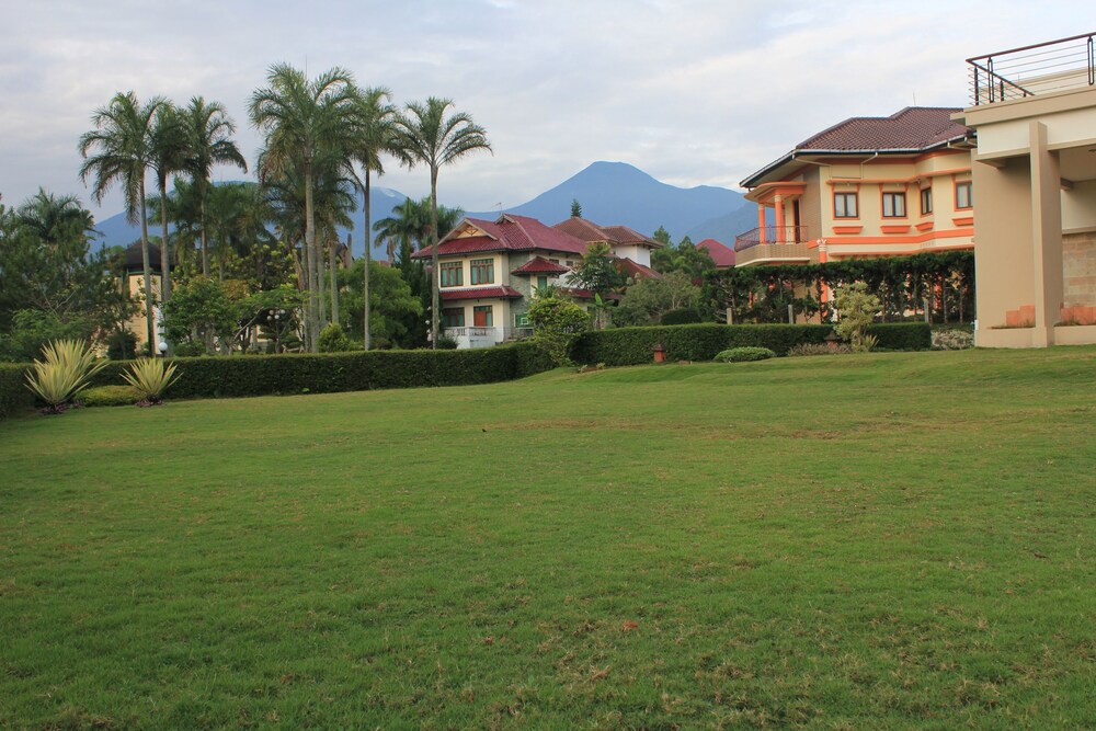 Villa Sophia Cimacan Puncak Cianjur Price Address Reviews