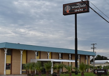 Woodfield Inn & Suites in Yoakum, Texas