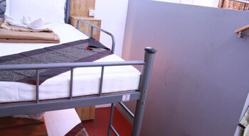Wspólny pokój wieloosobowy standardowy, Łóżko pojedyncze