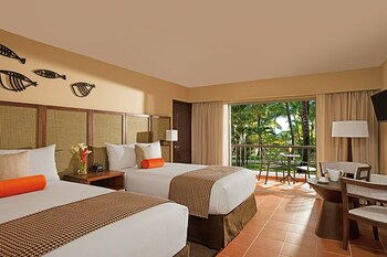 Deluxe Tropical View Two Double Beds