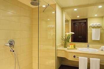 Deluxe Tropical View Two Double Beds