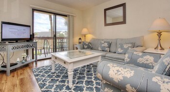 St Aug Ocean and Racquet 1206 by RedAwning St Aug Ocean and Racquet 1206 by RedAwning