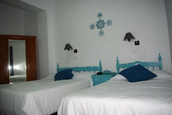 Hotel Lanjarón** Hotel Lanjarón**