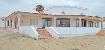 Las Palmeras 5 Br home by RedAwning Las Palmeras 5 Br home by RedAwning