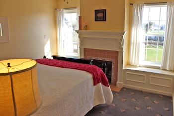 Westside Ranch 5 Br home by RedAwning Westside Ranch 5 Br home by RedAwning