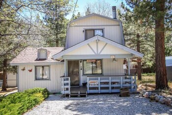 Kluver Kottage 1466 2 Br cottage by RedAwning Kluver Kottage 1466 2 Br cottage by RedAwning