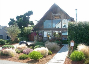 Whalesong and Garden Ocean Views 3 Br home by RedAwning Whalesong and Garden Ocean Views 3 Br home by RedAwning