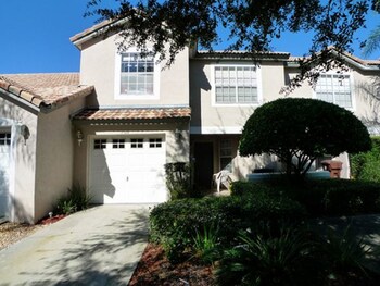 Fairways 3 Br townhouse by RedAwning Fairways 3 Br townhouse by RedAwning