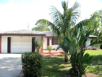 Beach Hotels Near Manasota In Englewood From 75 Night Venice Falcon Beach Home 3 Br By Redawning