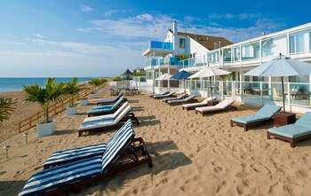 Blue - A Lark Hotel in Newbury, Massachusetts