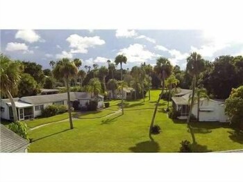 Indian River Lagoon Waterfront Cottages in Fort Pierce, Florida