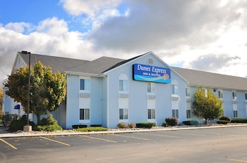 Dunes Express Inn & Suites in Hart, Michigan