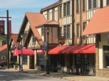 The Old English Inn in Hollister, Missouri