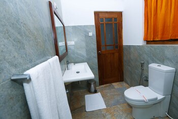 Pokój dwuosobowy typu Deluxe, widok na jezioro
