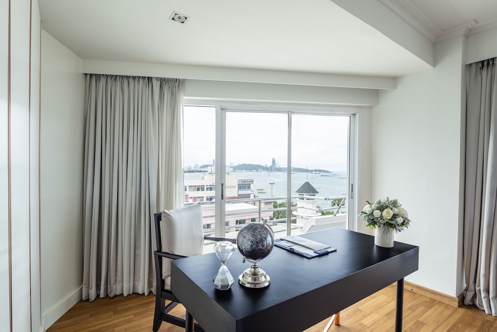 A One The Royal Cruise Hotel Pattaya Pattaya 8 2 6 0 Price