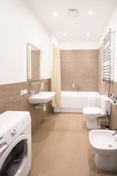 Apartament, 1 sypialnia, przystosowanie dla niepełnosprawnych, wanna
