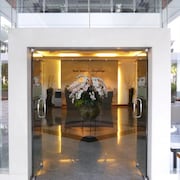 曼谷河濱公寓式客房飯店