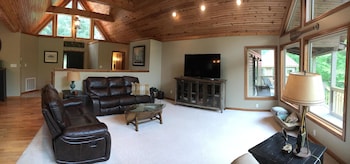Perfect Getaway 4 Bedroom Holiday home by Norris Lake in Jacksboro, Tennessee