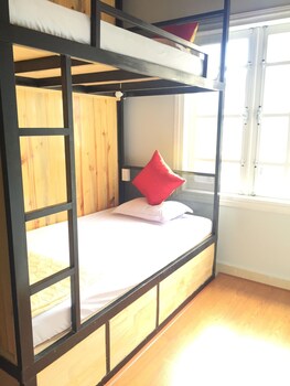 Wspólny pokój wieloosobowy (Single bed Male)