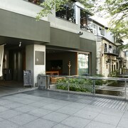 比由飯店
