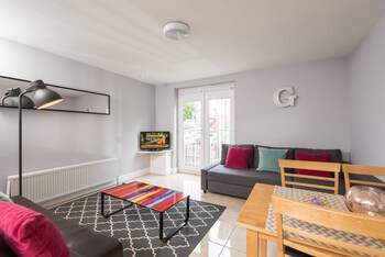 Giant Serviced Apartments Giant Serviced Apartments