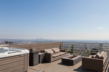 Luxury Hotels Near Hollywood Sign In Los Angeles From 345 Night Onefinestay Central Hollywood Hills Private Homes