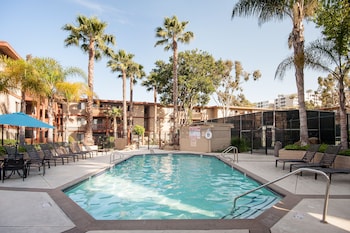 Sunshine Suites at Mid-City