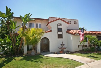 Family Friendly Hotels Near Irvine Lake In Tustin From 81 Night Rancho Santiago Disney Land Knotts 6 Flags And The World By Redawning