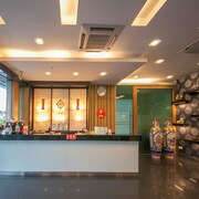 布督山商務中心 OYO 飯店