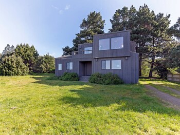 Casa Del Mar by RedAwning in Sea Ranch, California