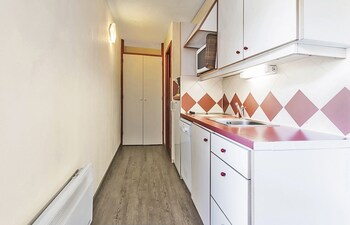 Studio (Select 4 persons)