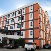 查倫克隆里斯基住宅飯店