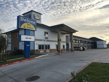 Deluxe Inn & Suites Baytown in Baytown, Texas