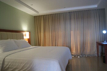 Deluxe Double Bed