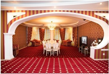 Gold Lion Hotel