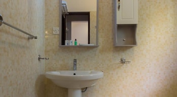 Pokój dwuosobowy typu Deluxe, prywatna łazienka, widok na ogród