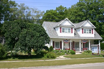 Arcadia House Bed & Breakfast in Arcadia, Michigan