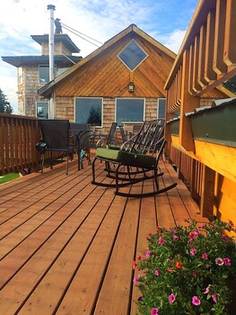 Raven House Alaska in Anchor Point, Alaska