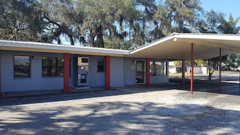 Oak Tree Inn in Avon Park, Florida