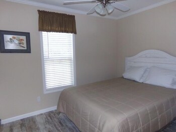 Pleasant Lake RV Resort in Bradenton, Florida